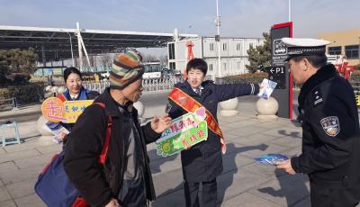 多方聯(lián)動“福暖春運路” 青島巴士開展志愿服務活動