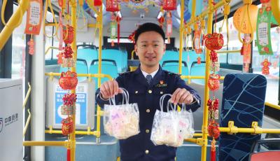 打造多樣“元宵節(jié)”主題車廂 青島李滄巴士邀您共赴“元宵奇妙游”