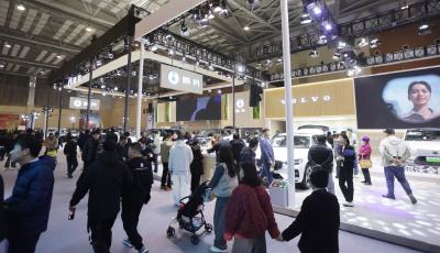 购车红利拉满！2026山东春季国际车展盛大启幕，首日近3万人次“挤进”青岛国际会展中心