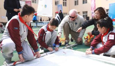 帆影映童真 文明共遠航  克利伯船員走進文登路小學開啟跨洋文化之約