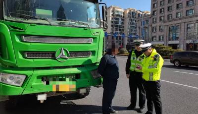 超載46%！青島市南交警查處一非法改裝重型貨車