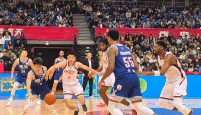 青岛崂山啤酒男篮惜败浙江稠州男篮 中国男篮主教练郭士强现场观战