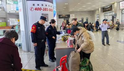 推多項(xiàng)便民服務(wù) 青島鐵路公安處榮成站派出所暖心護(hù)航返程路