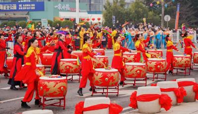 騏驥躍山海文脈賀新春 青島市嶗山區2026春節民間藝術展演奏響新時代奮進樂章