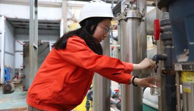 青島“她”力量丨“95后”張瀟萌：在滲瀝液里“淘金”的科創“操盤手”