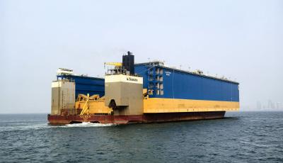 护航世界最大级别浮船坞分段出海！青岛引航站连续两次完成超高精度浮装作业