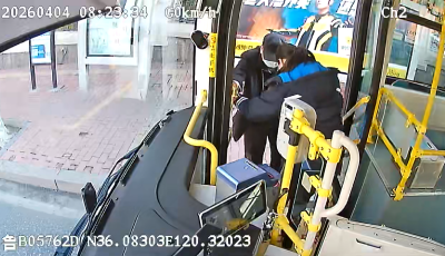 爱心接力！青岛公交6路“姐妹花”以青春微光暖乘客归途