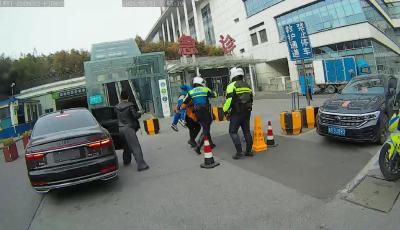 “绿波”开路、铁骑护送，青岛交警为孩子抢出救治时间