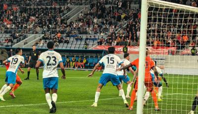 一座城的雙向奔赴 青島德比背后的本土力量與產(chǎn)業(yè)雄心