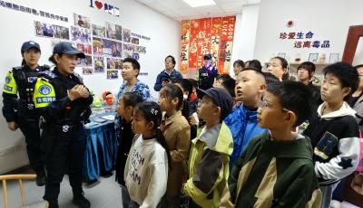 青島大鮑島警務(wù)站首期安全教育課堂暨警訓(xùn)營開營