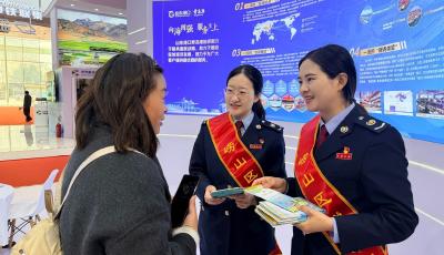 崂山税务走进国际物流博览会开展税收法治宣传