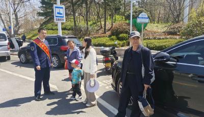 青島環浮山公交線假期客流攀升 暖心服務獲市民點贊