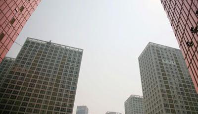 SOHO中國半年營收下降54% 棄散售潘石屹變身“包租公”