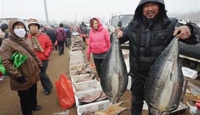舌尖上的上馬大集腥味足 10萬人趕集活力足