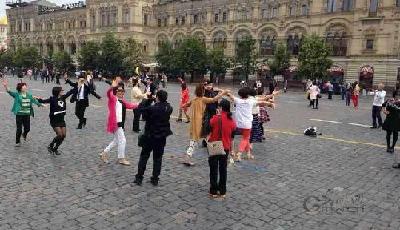 中國大媽被曝在莫斯科紅場跳廣場舞 引來警察