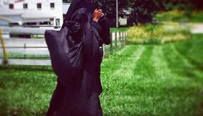 神秘黑衣蒙面女游走美國引發(fā)民眾追蹤