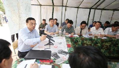 李克強在震中現場會上部署抗震救災工作